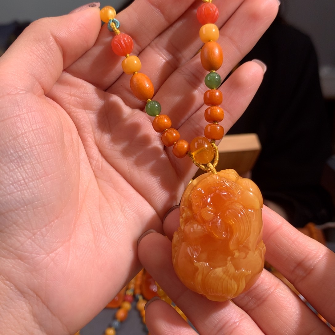 蜜蜡颈饰未镶嵌貔貅