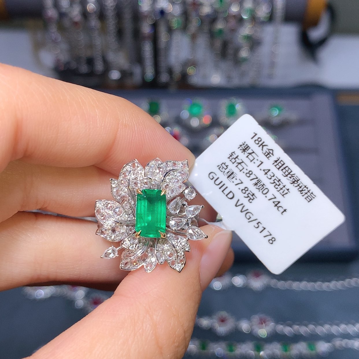 【闪购商品】祖母绿戒指18K金镶嵌