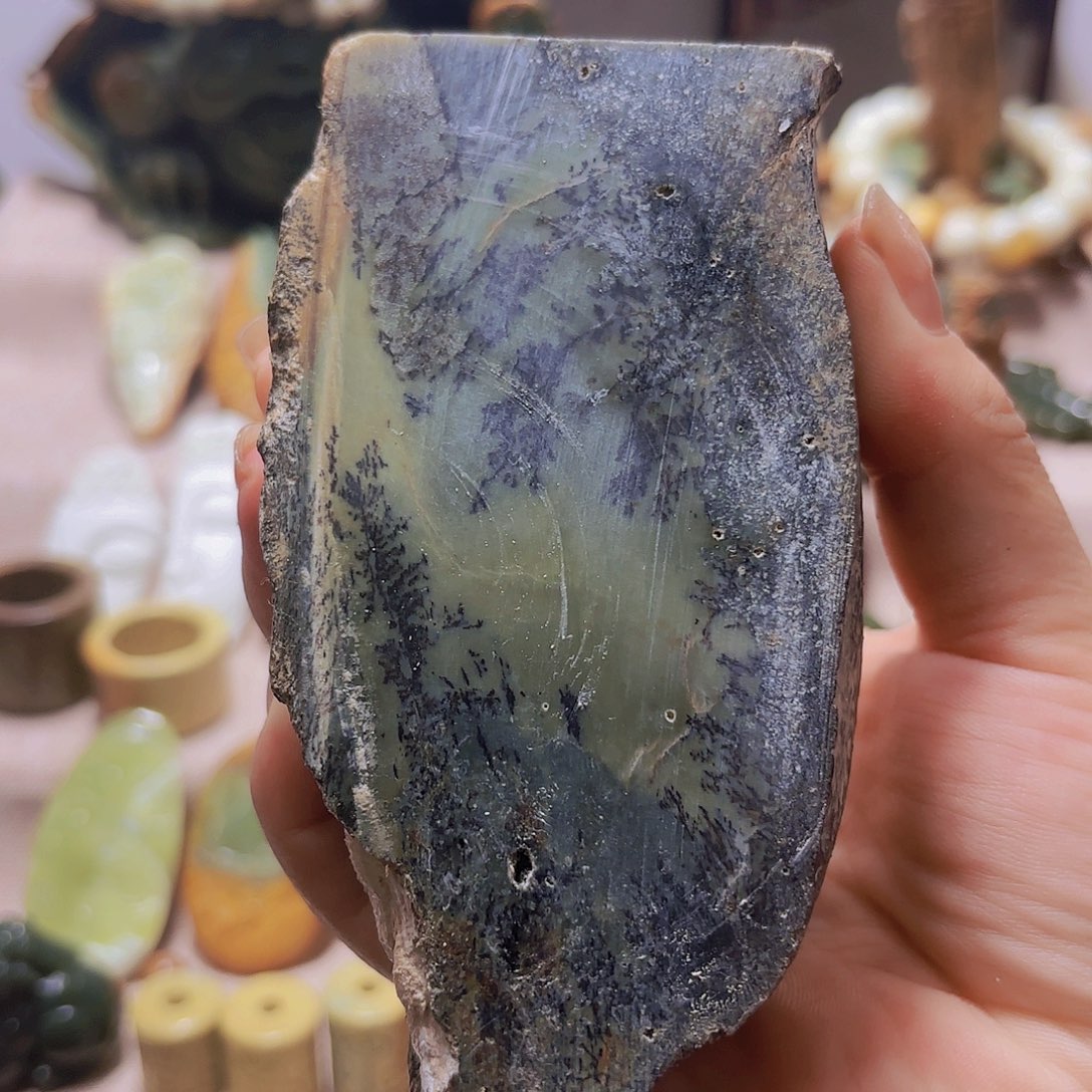 未镶嵌岫岩河磨玉（透闪石质玉）挂件