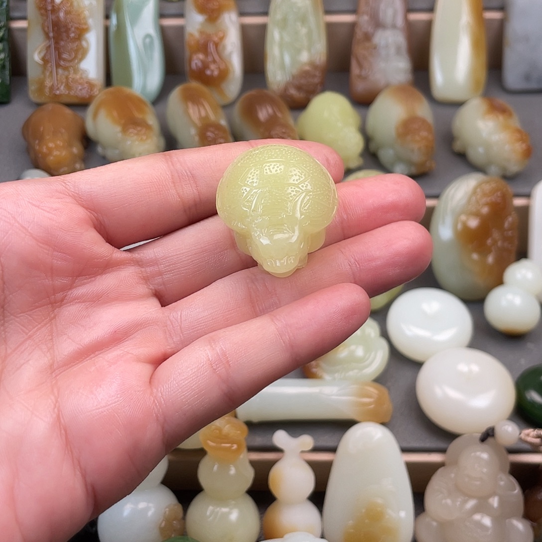 颈饰未镶嵌和田玉