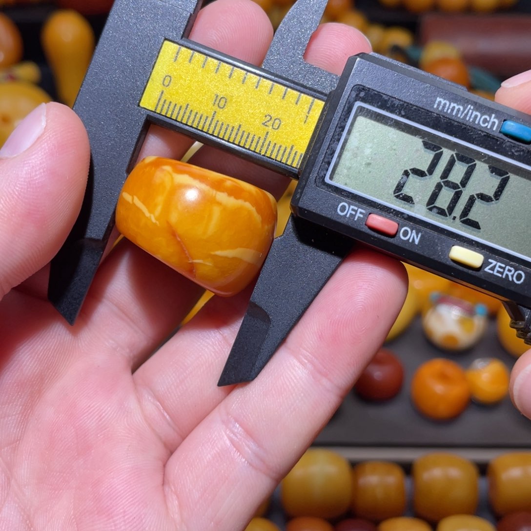 琥珀未镶嵌裸石马蹄