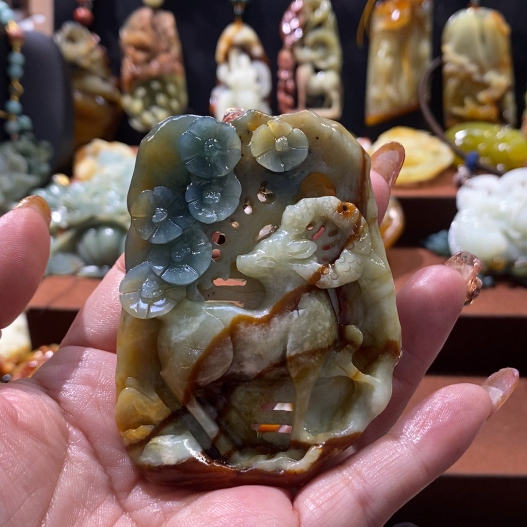 蛇纹石玉颈饰未镶嵌