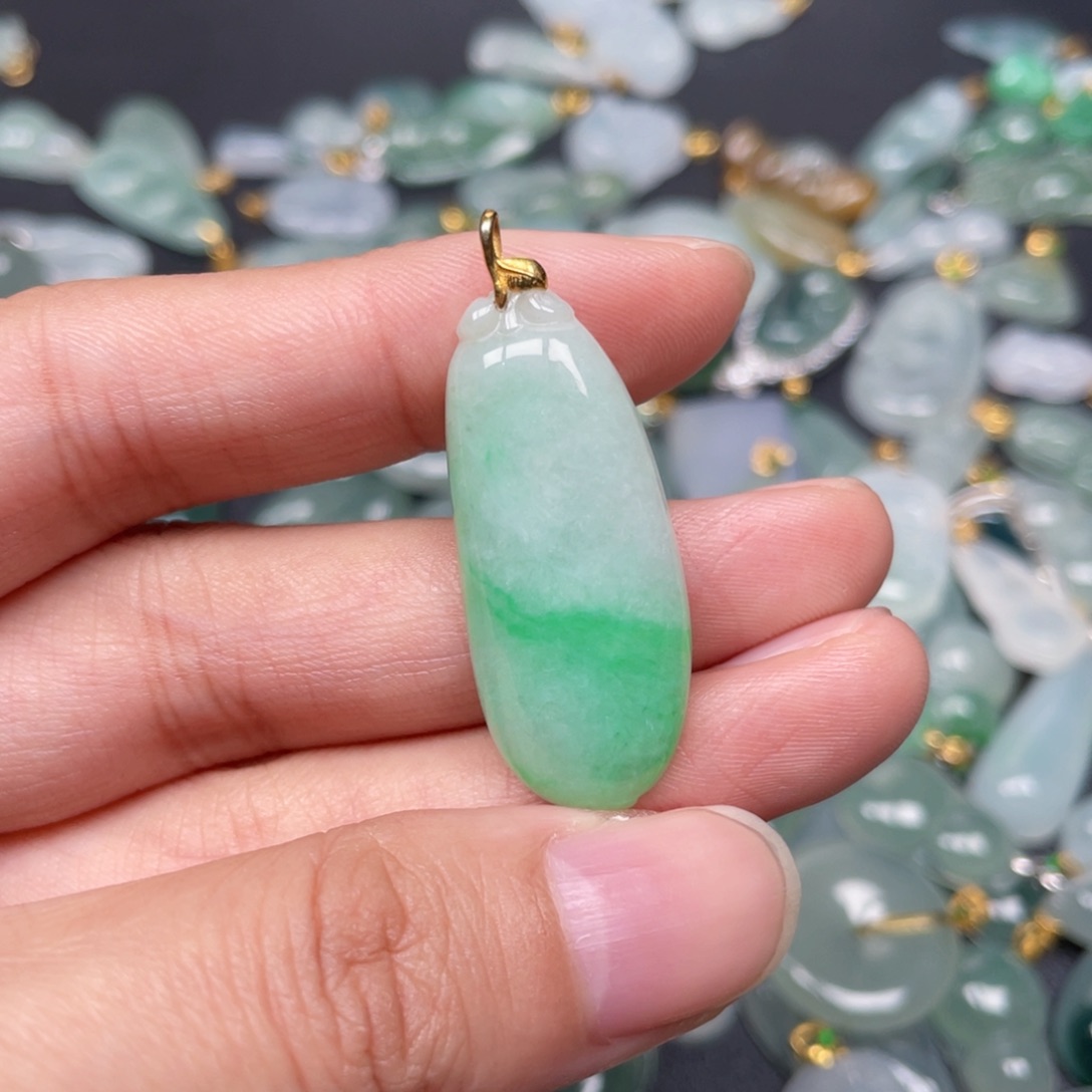 翡翠颈饰18K金镶嵌翡翠