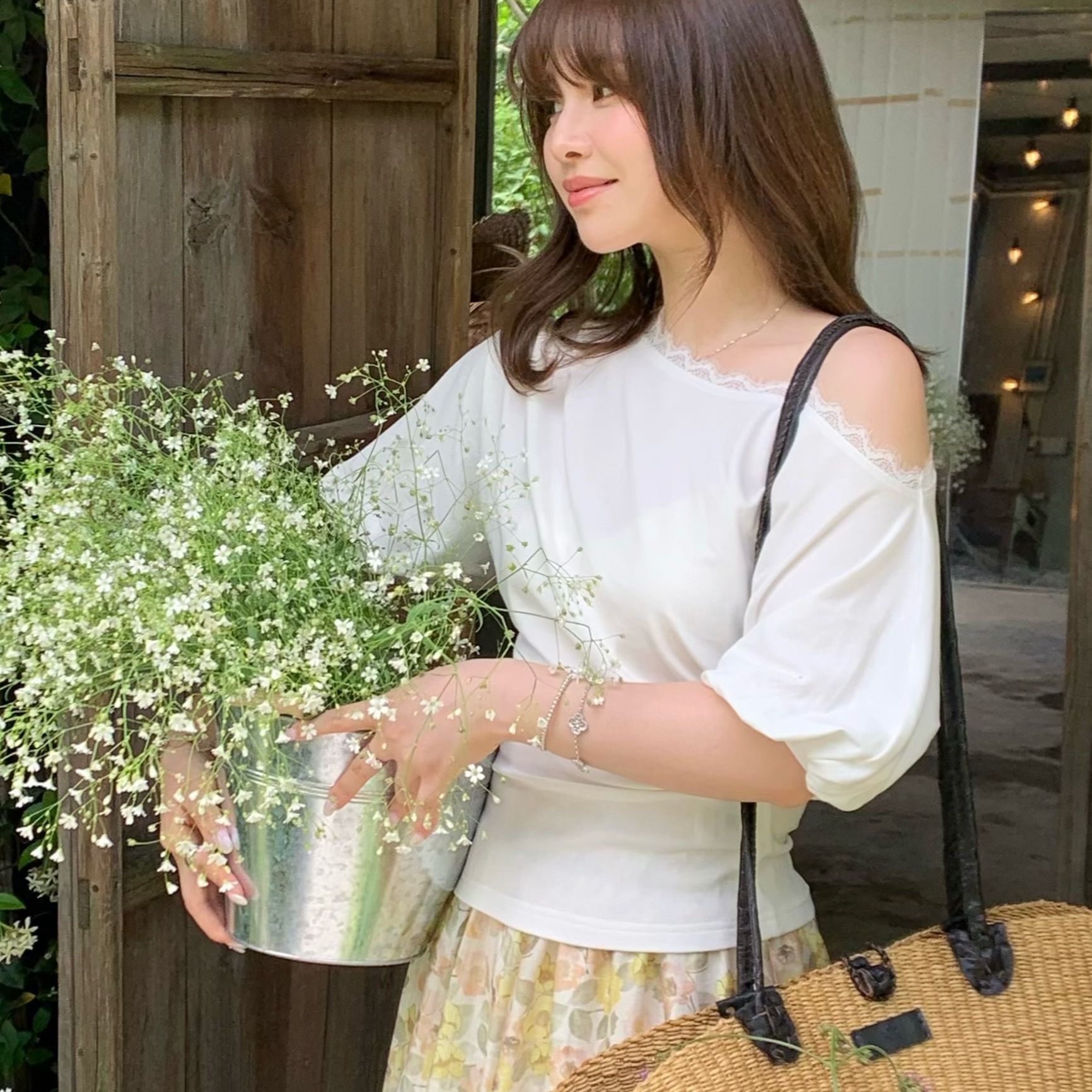 冰糖露露子2025夏季新款韩系斜肩蕾丝边泡泡袖收腰设计短袖T恤