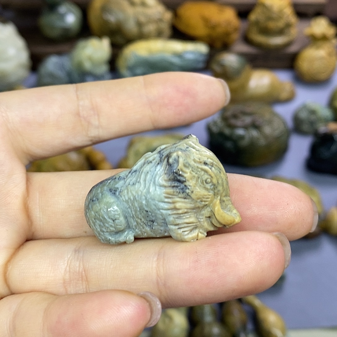 岫岩河磨玉（透闪石质玉）未镶嵌把件