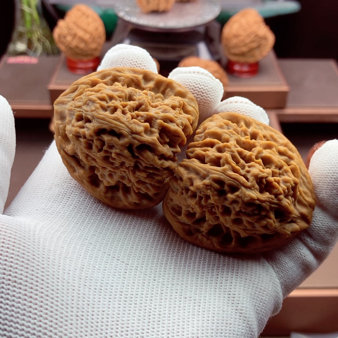 文玩核桃把件大三角42.7.42.7.42.9.46克