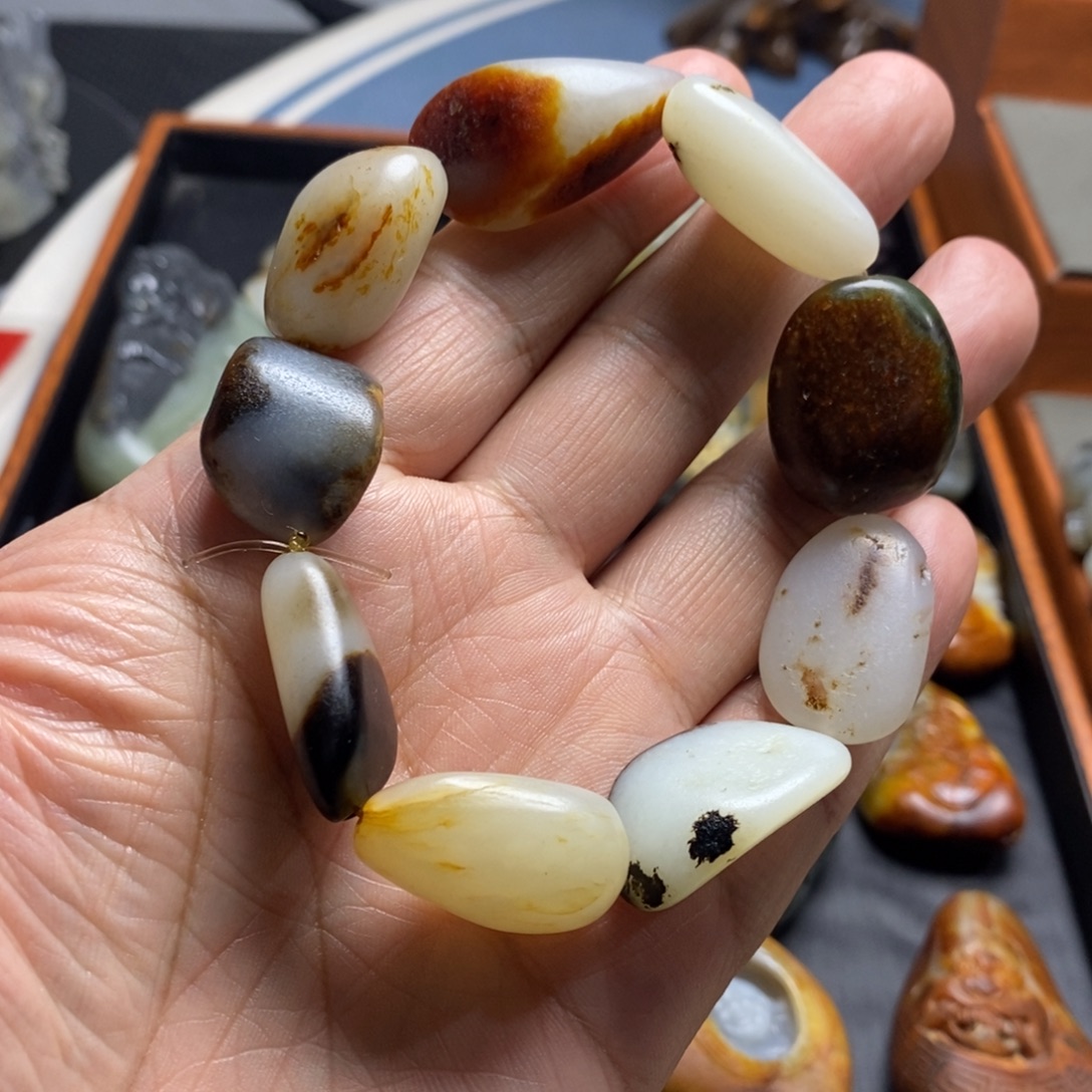 和田玉未镶嵌把件