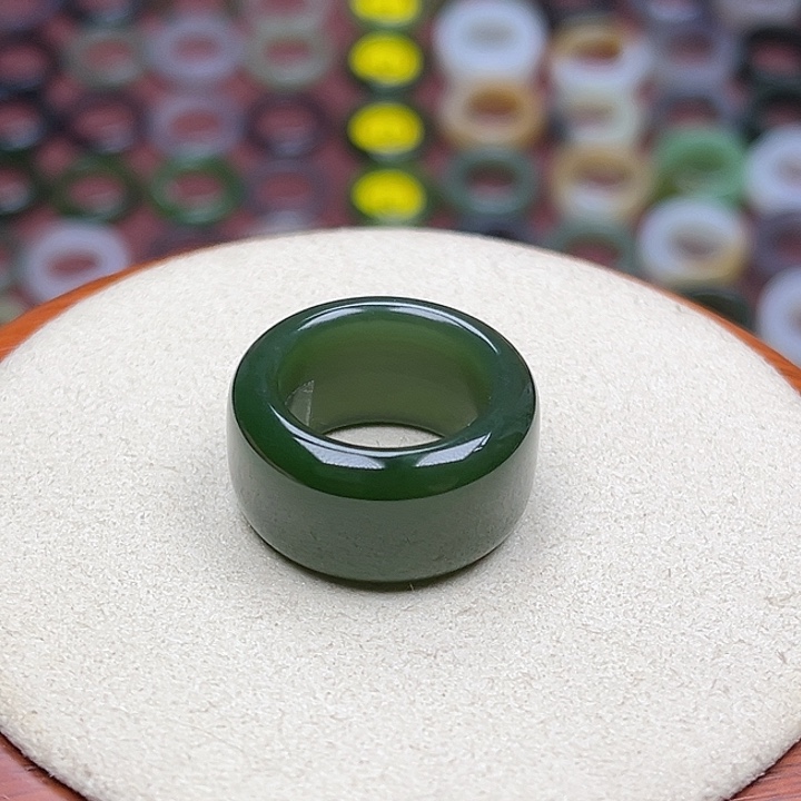 和田玉戒指未镶嵌16.3内径12圈菠菜绿