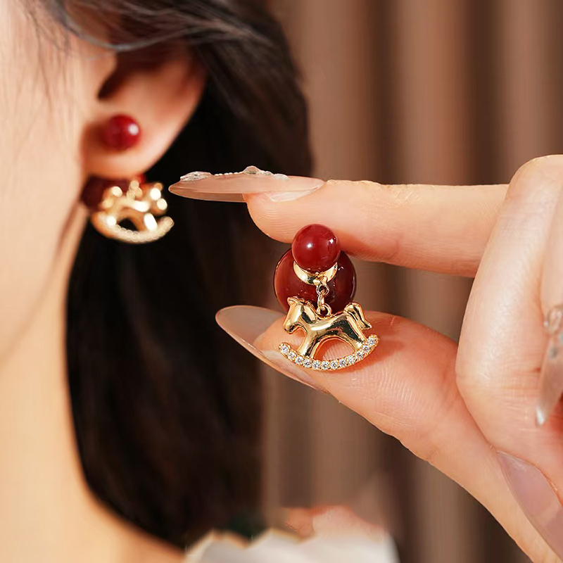 铜合金仿珍珠耳饰 木马耳钉女气质时尚珍珠耳饰轻奢爆款百搭耳环