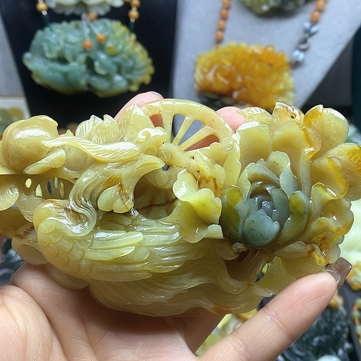 蛇纹石玉挂件未镶嵌