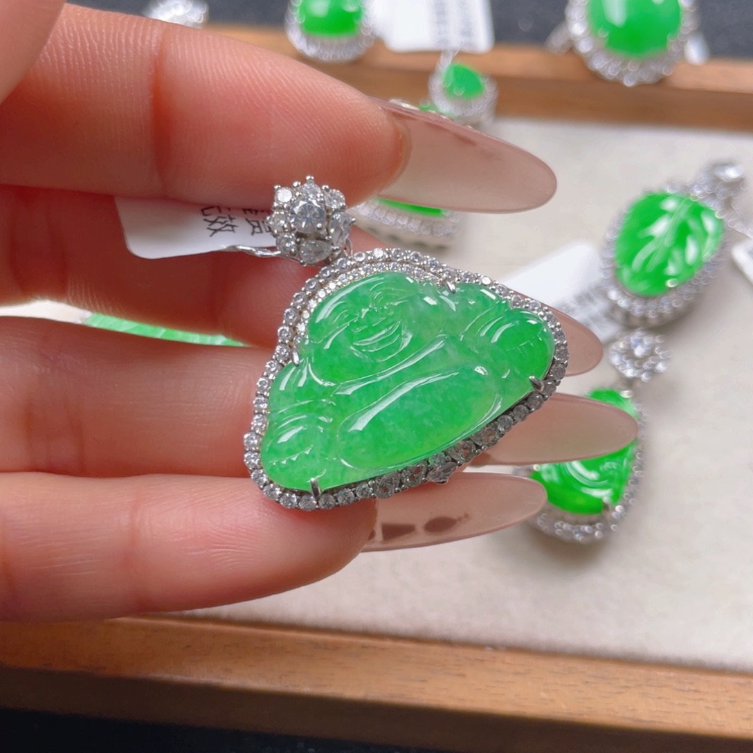 翡翠颈饰银S925镶嵌翡翠