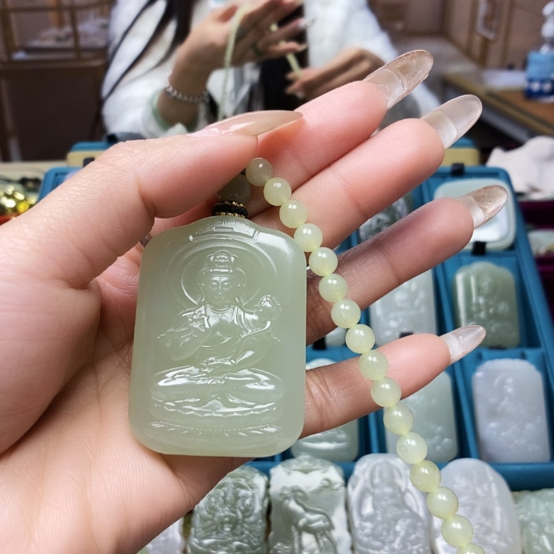 和田玉颈饰未镶嵌