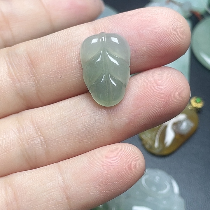 颈饰未镶嵌翡翠叶子