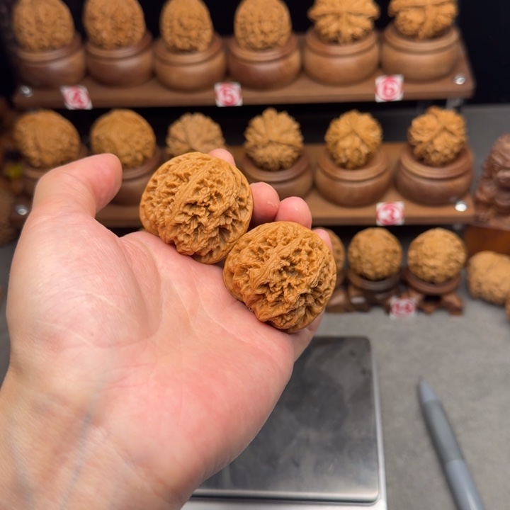 文玩核桃吊坠粗筋