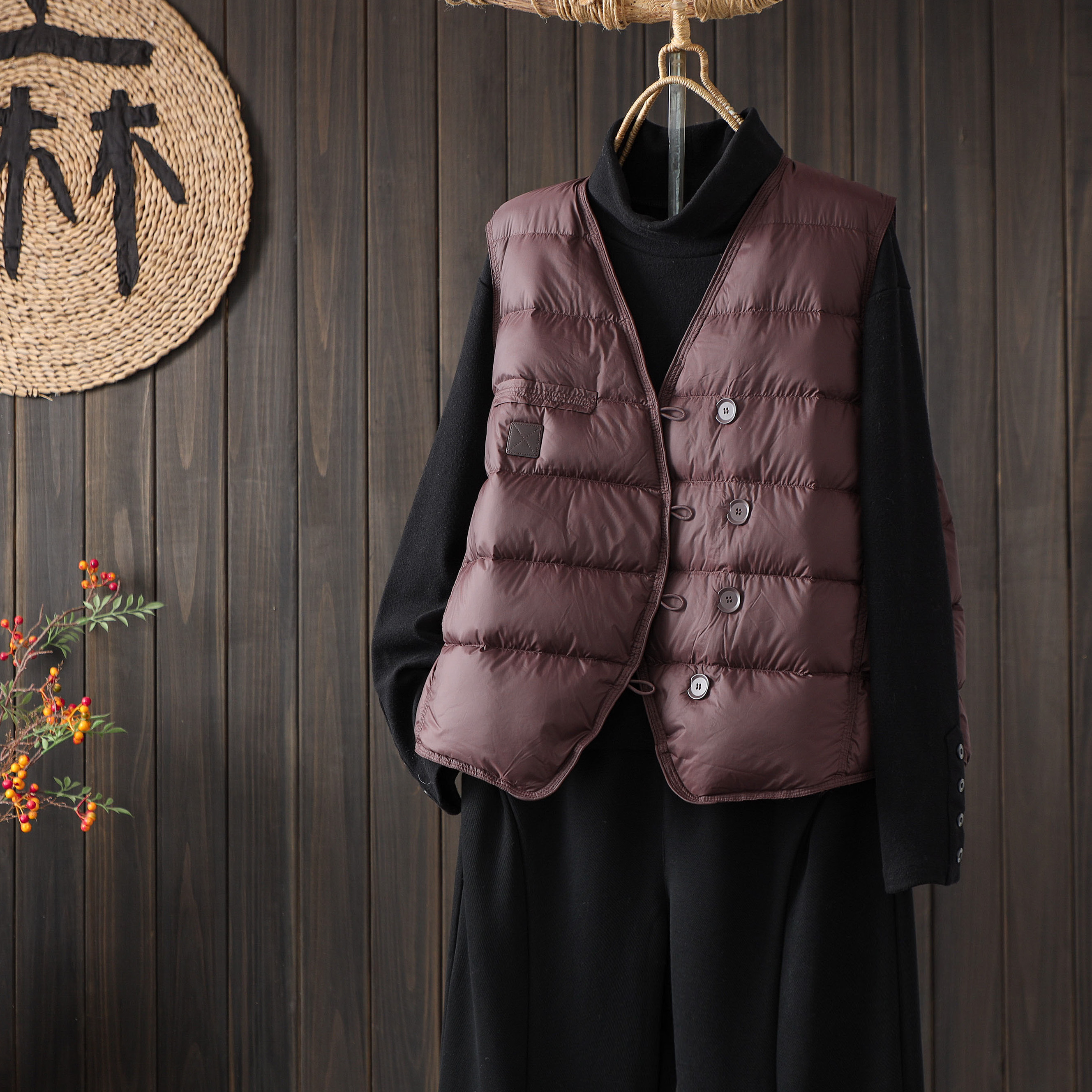 90白鸭绒羽绒服马甲女宽松气质2025冬季百搭洋气无袖坎肩保暖马夹