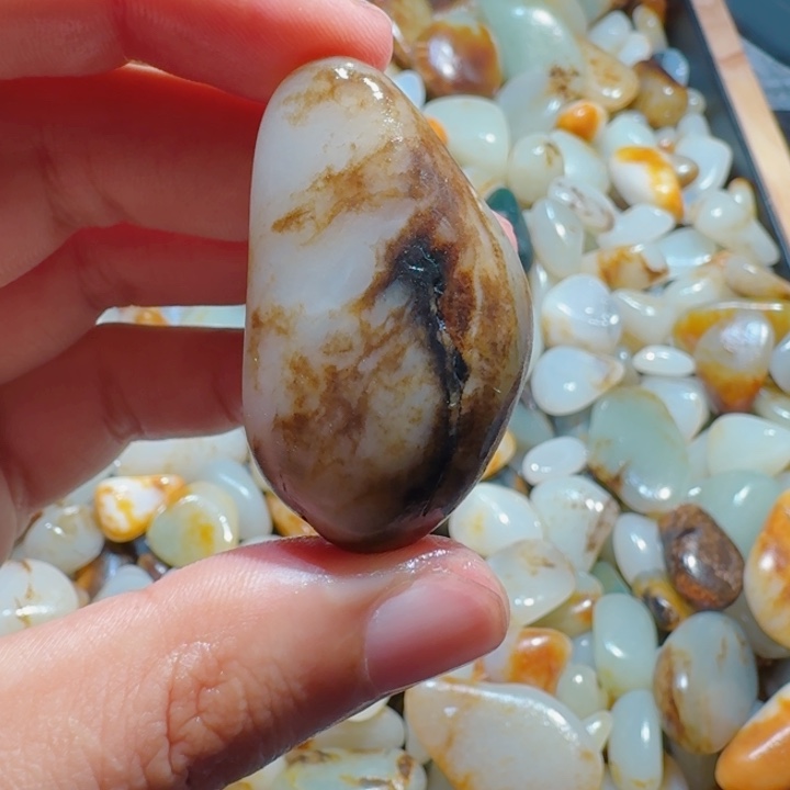 颈饰未镶嵌和田玉（糖玉）28克