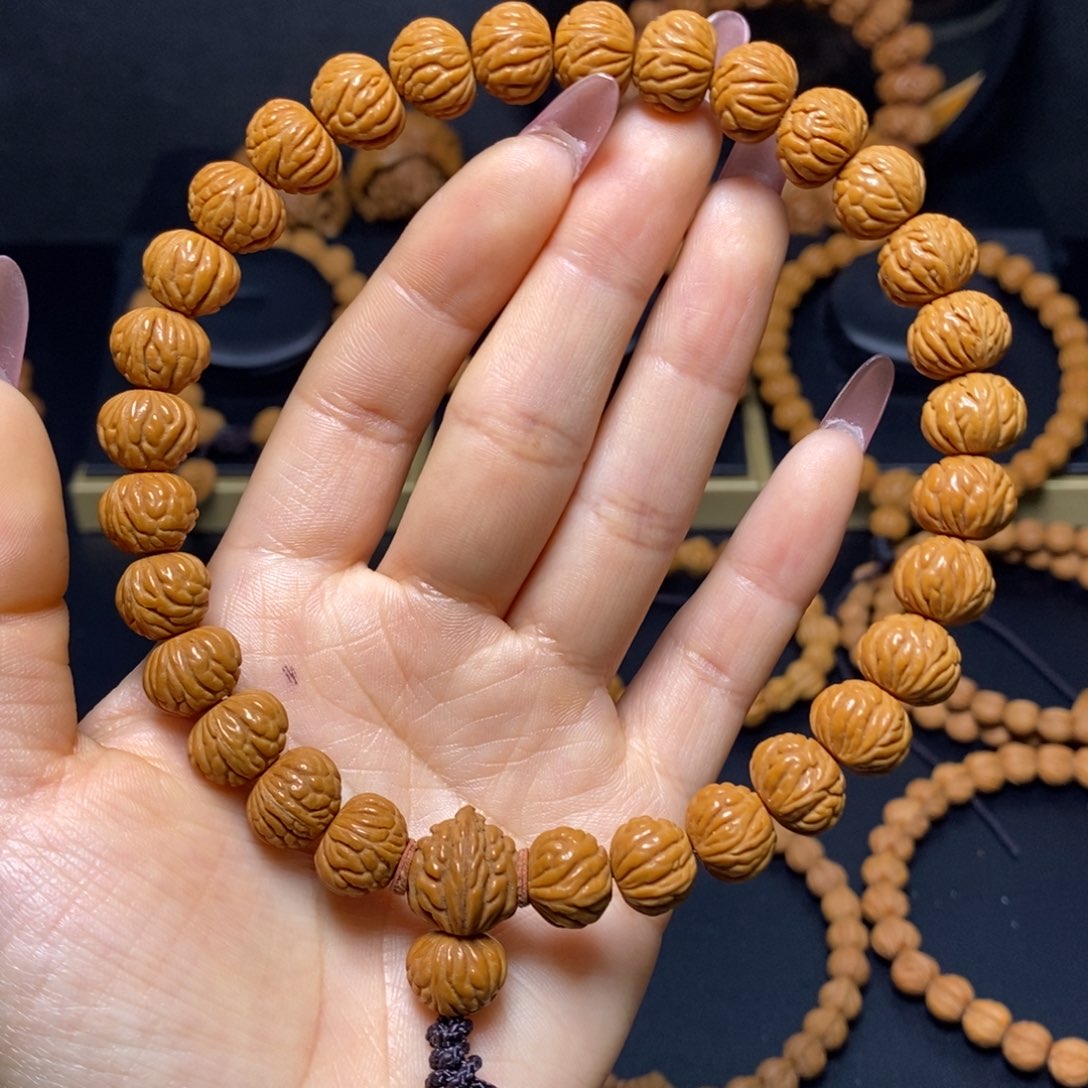 浅****桃核吊坠秦岭文玩