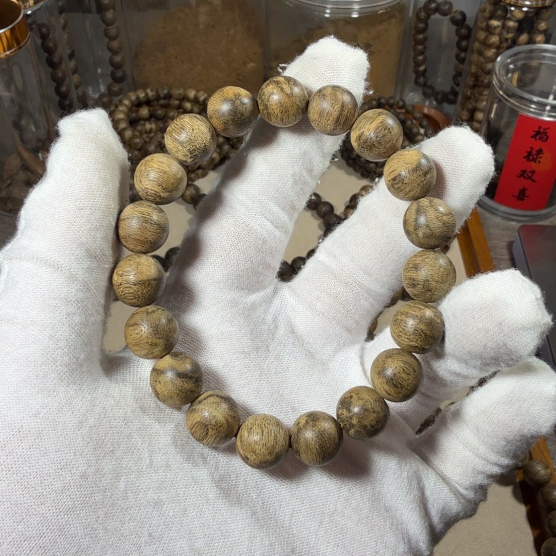 沉香碎屑沉香柬埔寨菩萨棋8分沉9克