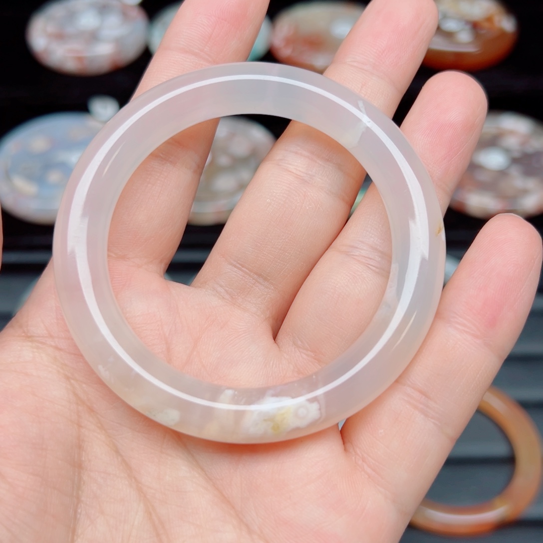 玛瑙/玉髓手镯未镶嵌55