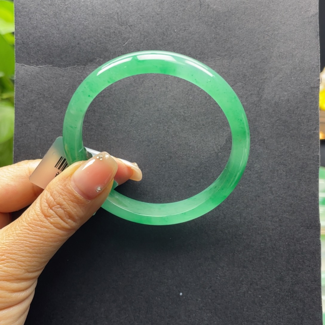 石英质玉（非洲翠）未镶嵌手镯