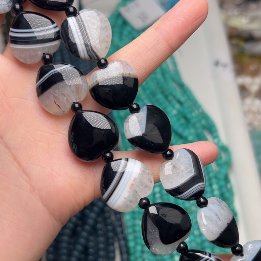 玛瑙/玉髓合金珠宝半成品K125。20mm天然水晶玛瑙共生爱心一条