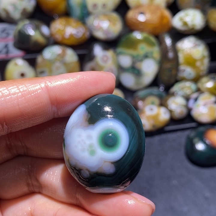 玛瑙/玉髓未镶嵌珠宝奇石174