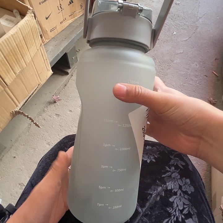 无包装品牌水杯大容量。    