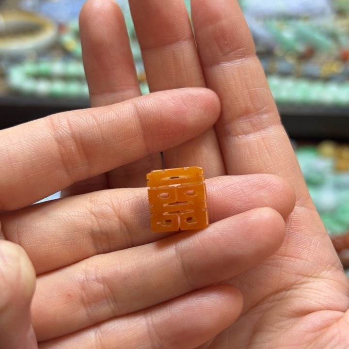 翡翠颈饰未镶嵌吊坠