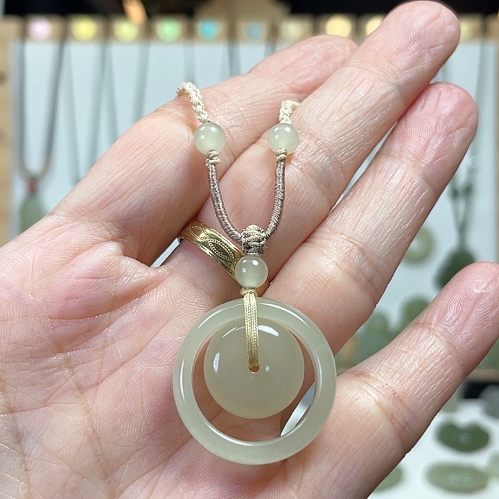 和田玉颈饰未镶嵌