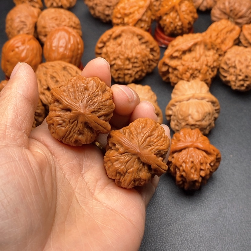 【闪购商品】文玩核桃把件潇*哥