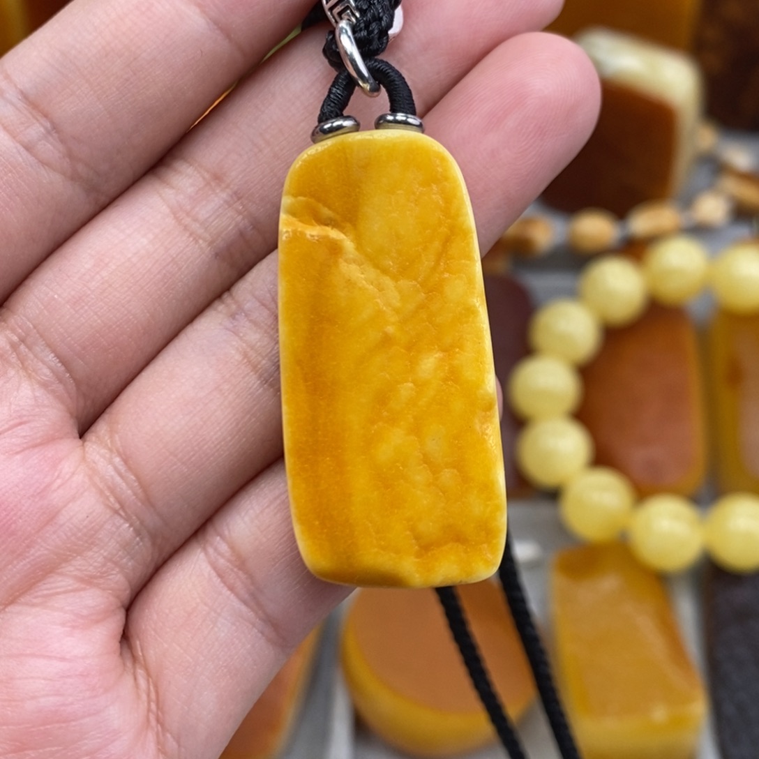 琥珀吊坠(赠链)未镶嵌