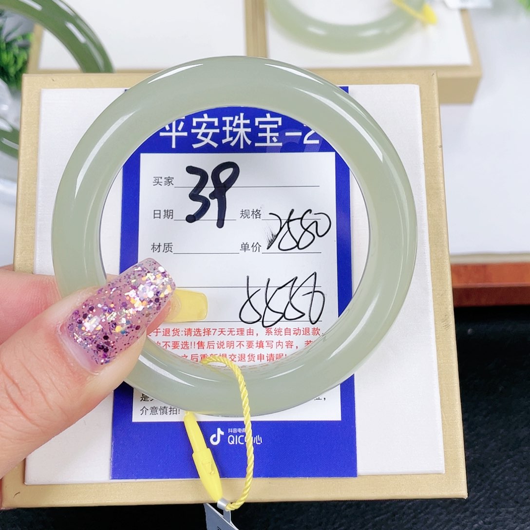 和田玉手镯未镶嵌