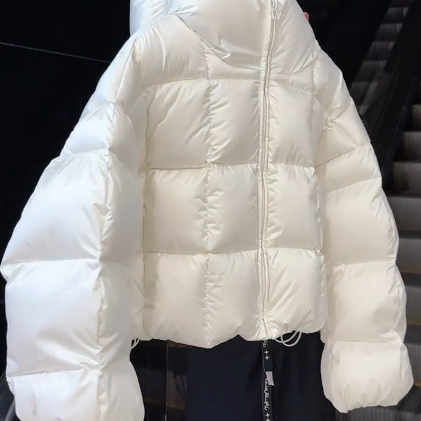 连帽短款羽绒服女2025新款冬季独特超好看今年流行爆款小个子加厚