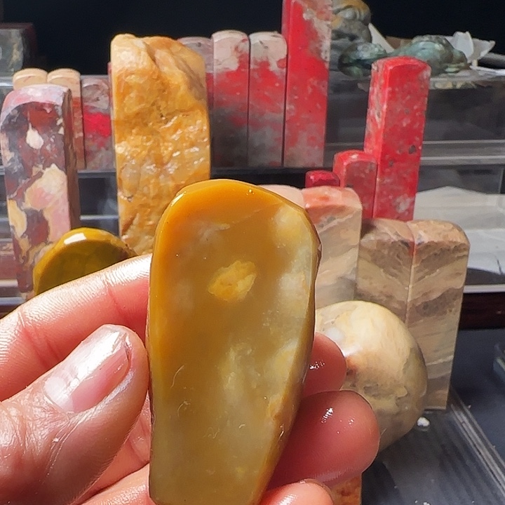 修***性昌化石印石昌化田黄子料