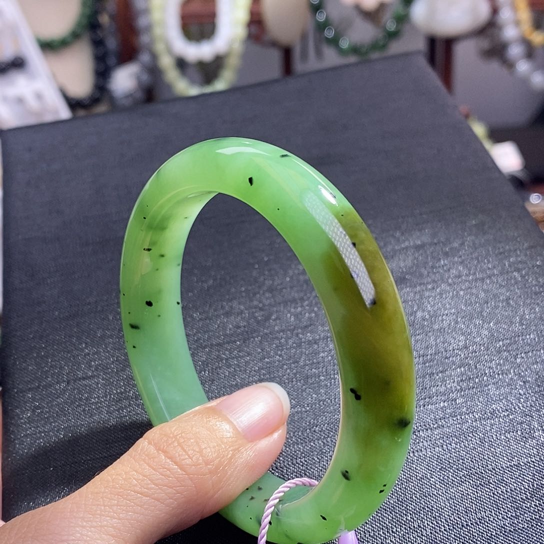 和田玉碧玉乌兰海带糖手镯53圈口未镶嵌