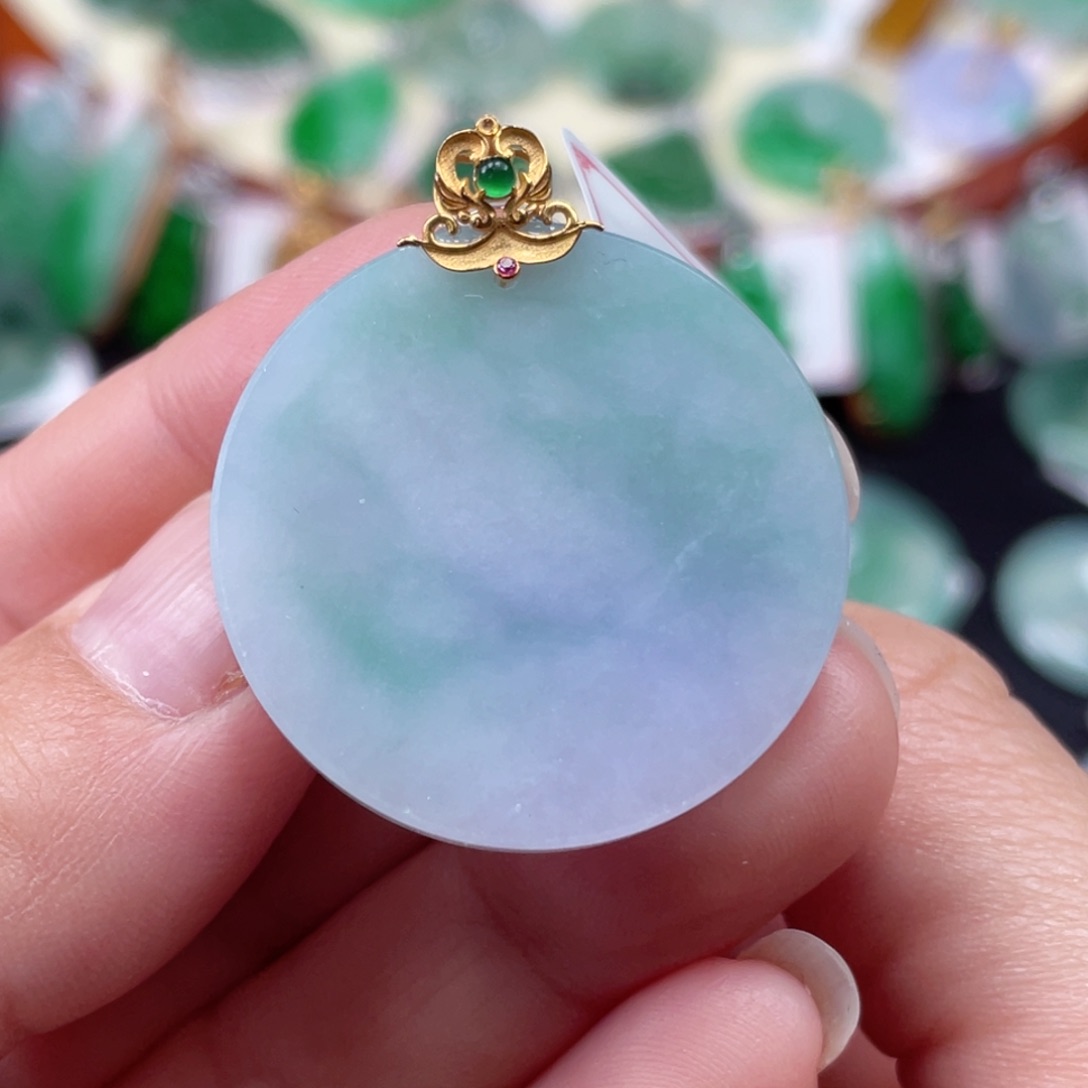 颈饰18K金镶嵌翡翠无事牌