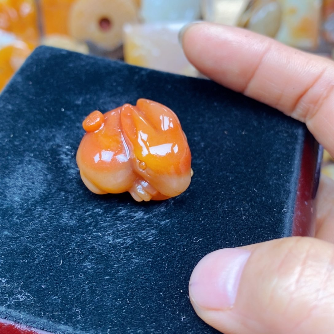 石英质玉（黄龙玉）颈饰未镶嵌
