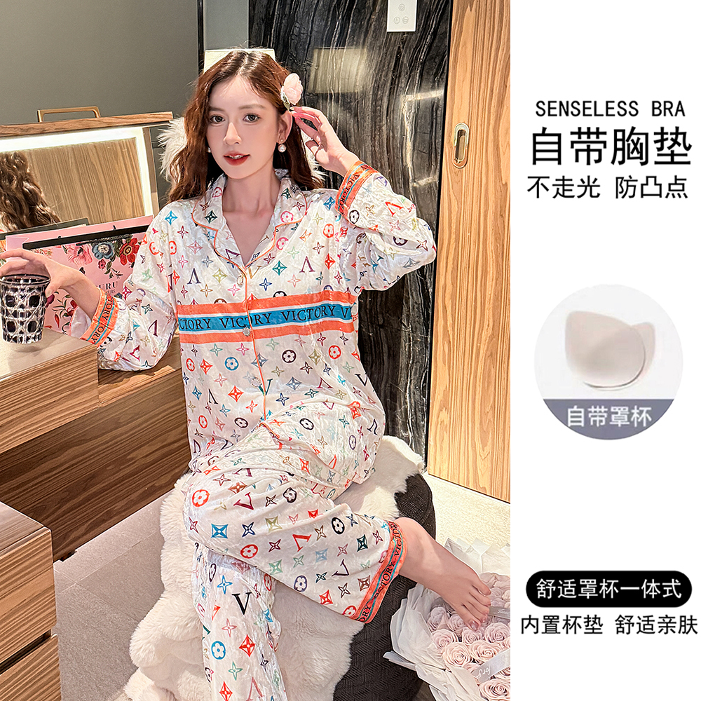 带胸垫2025年新款金丝绒睡衣女春秋季长袖可爱卡通秋冬家居服套装