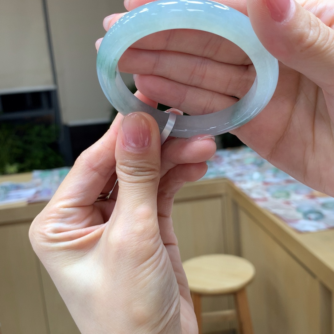 翡翠手镯未镶嵌嫣不退不换