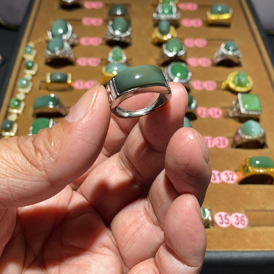 和田玉未镶嵌戒指