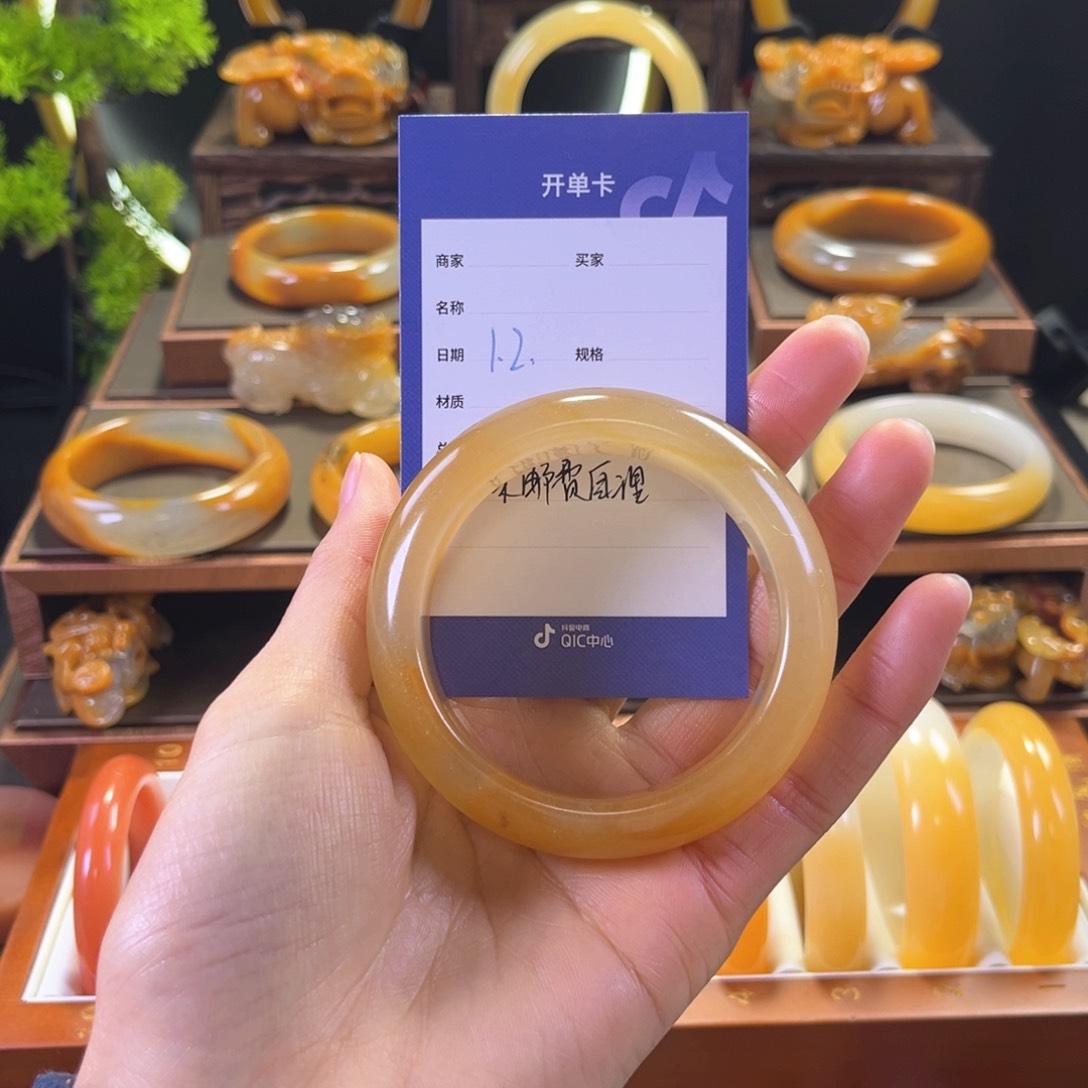 未镶嵌手镯石英质玉