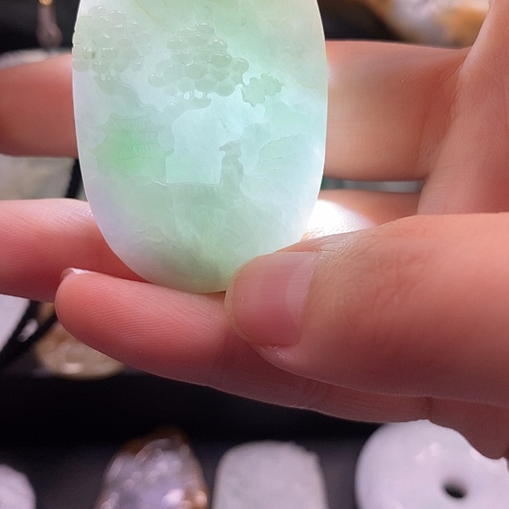 翡翠未镶嵌颈饰翡翠首饰