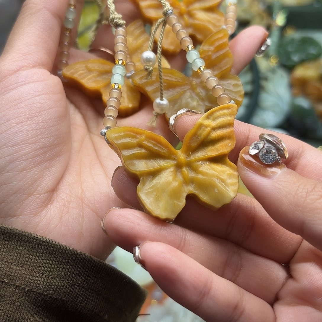 蛇纹石玉未镶嵌颈饰