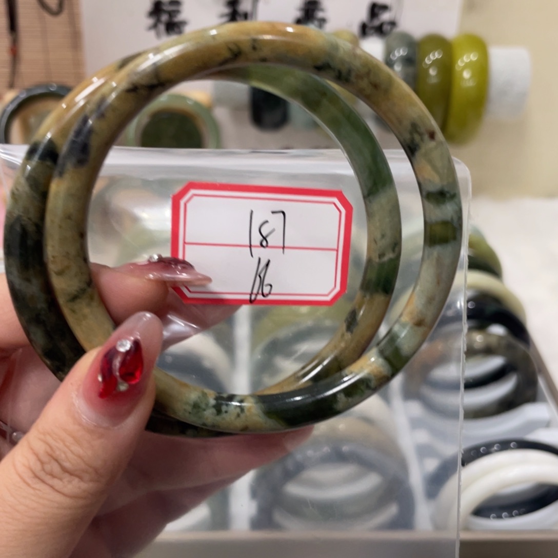 蛇纹石玉手镯未镶嵌