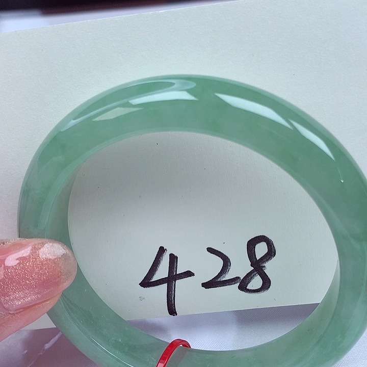 翡翠手镯未镶嵌翡翠