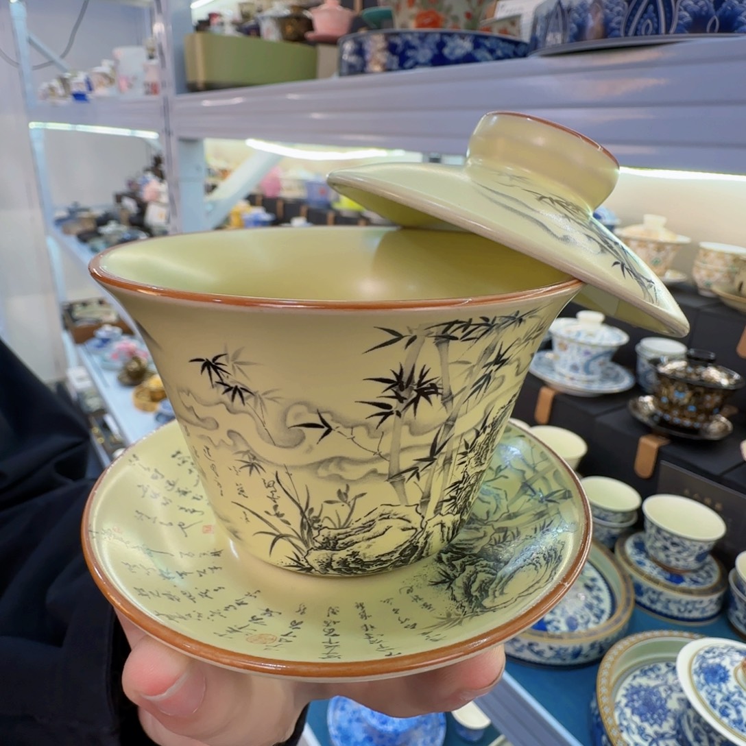 这些盖碗很漂亮我很喜欢！！