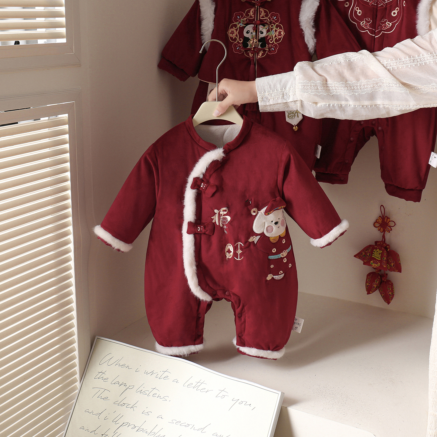 冬季新款儿童加绒满月哈衣婴儿加厚国风衣服冬天宝宝保暖生日周服