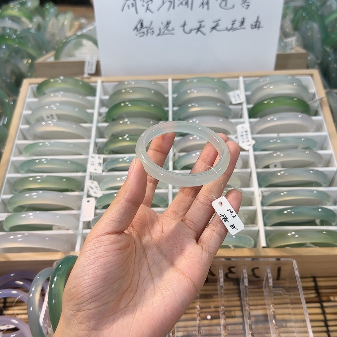 玛瑙/玉髓未镶嵌手镯圈口50.2