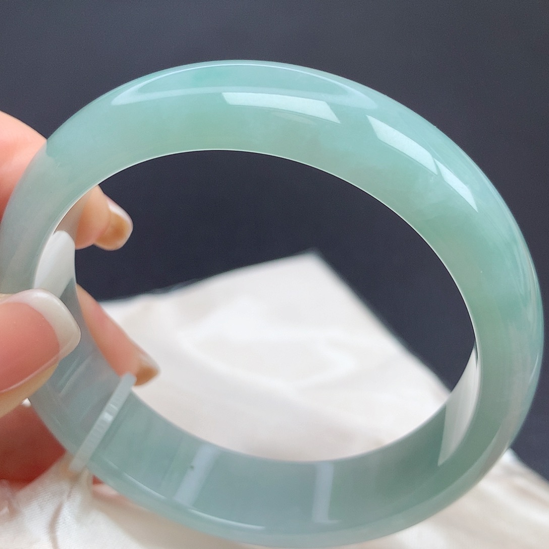 翡翠手镯未镶嵌10n n n n n n n n n