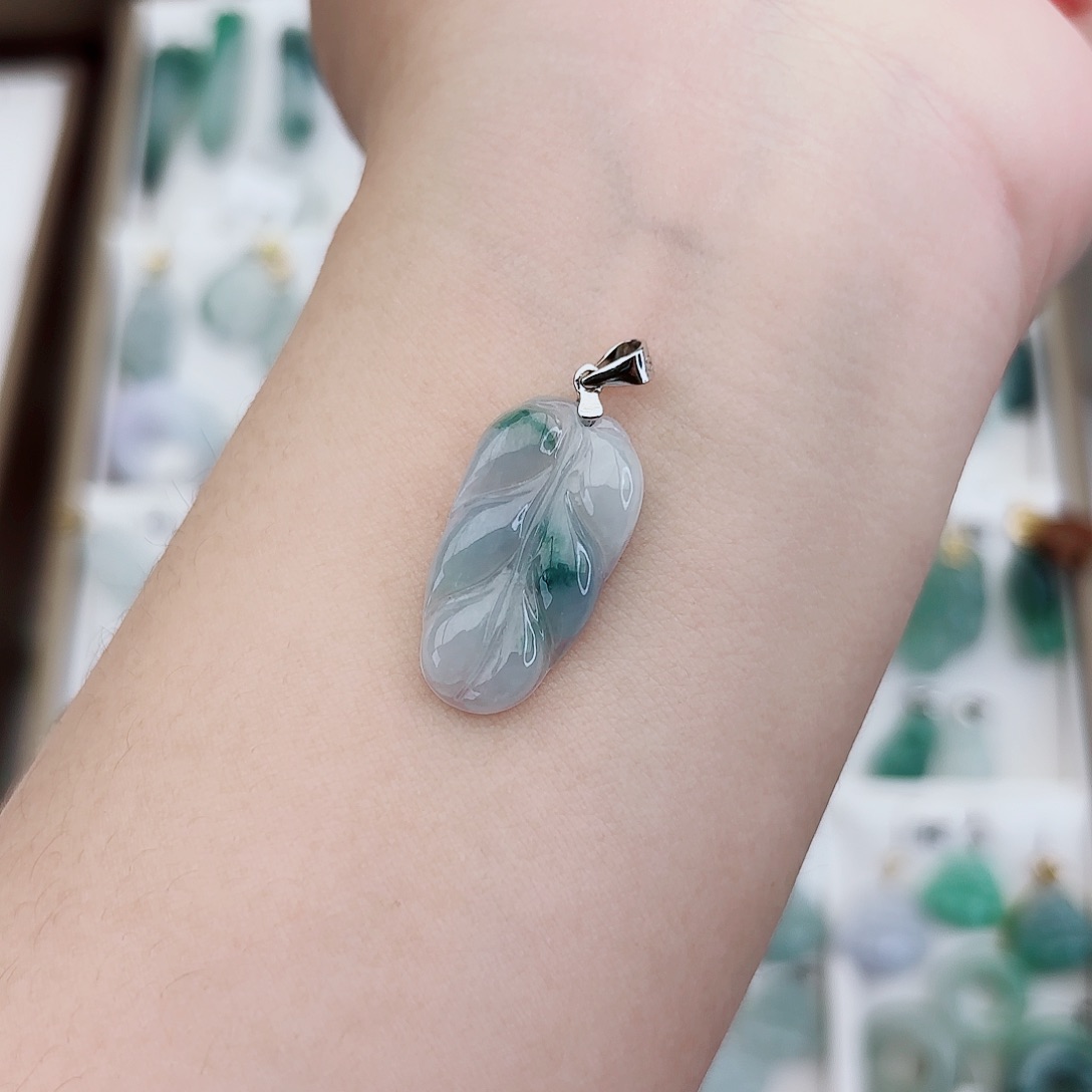 翡翠颈饰银S925镶嵌叶子